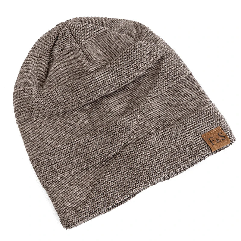 Men Fur-Lined Slouchy Beanie – Warm Knitted Hat with Label Detail