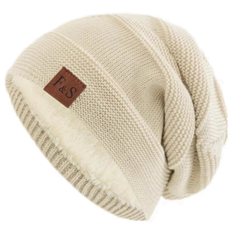Men Fur-Lined Slouchy Beanie – Warm Knitted Hat with Label Detail