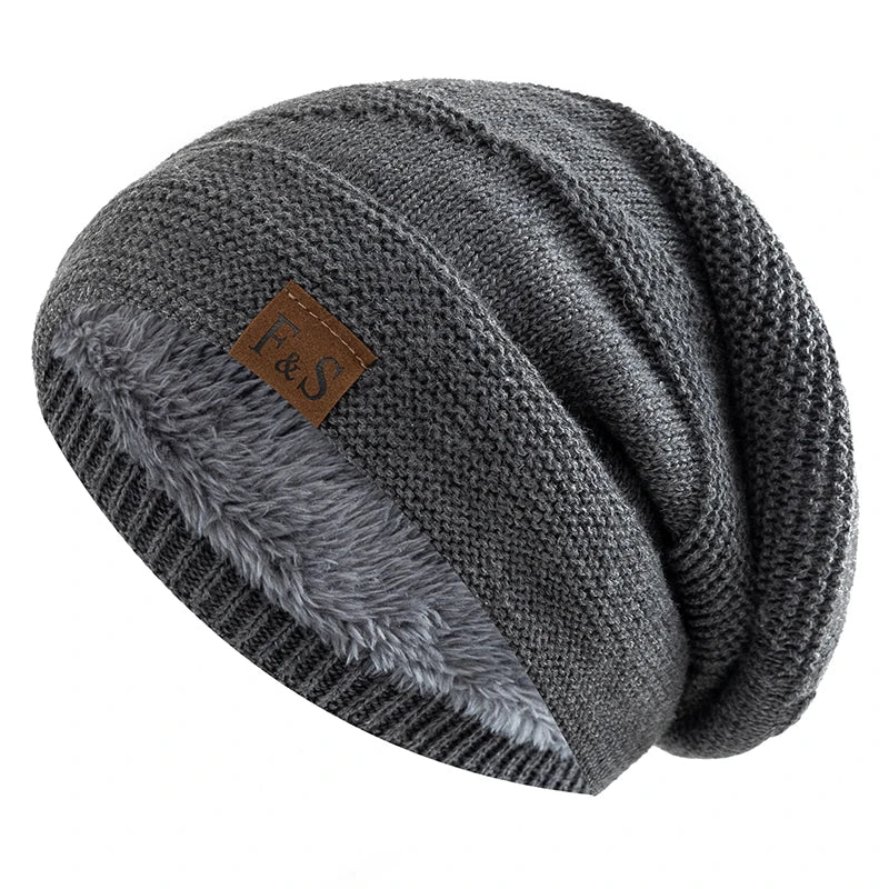 Men Fur-Lined Slouchy Beanie – Warm Knitted Hat with Label Detail