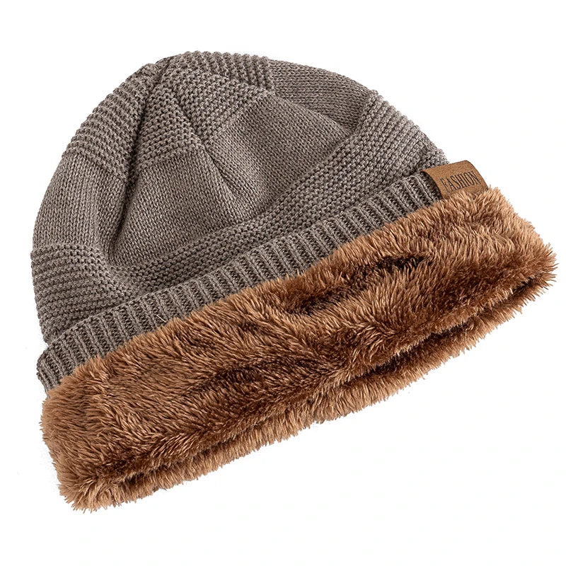 Men Fur-Lined Slouchy Beanie – Warm Knitted Hat with Label Detail