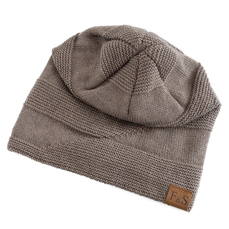 Men Fur-Lined Slouchy Beanie – Warm Knitted Hat with Label Detail