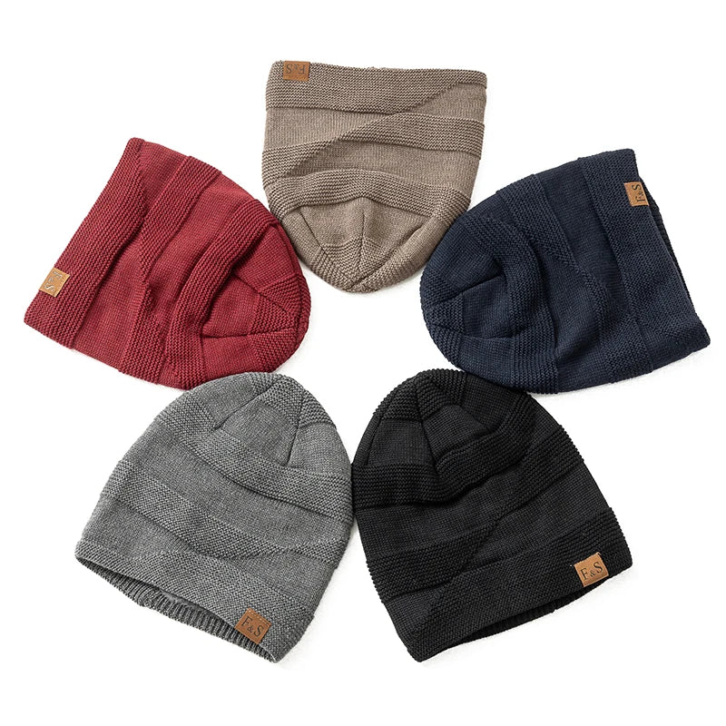 Men Fur-Lined Slouchy Beanie – Warm Knitted Hat with Label Detail